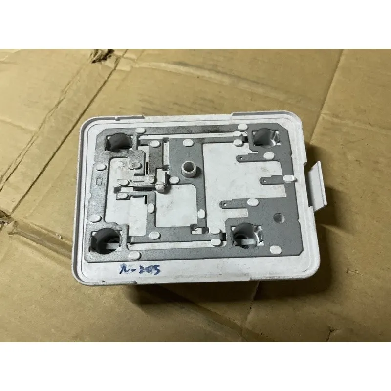 寶獅 205（91年-）正廠 後燈電路板