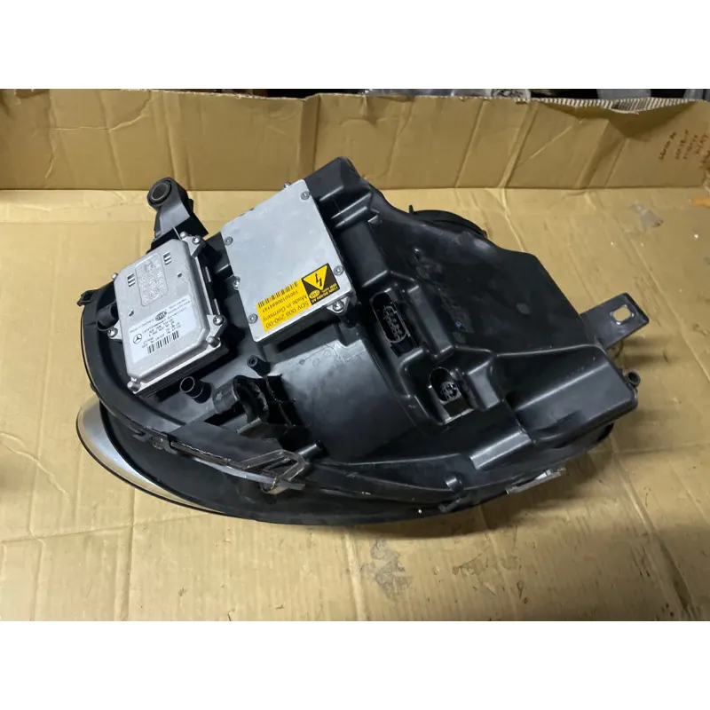 賓士 BENZ W251 R350 (06-10年）正廠右大燈（有HID含穩定器）（9成新）