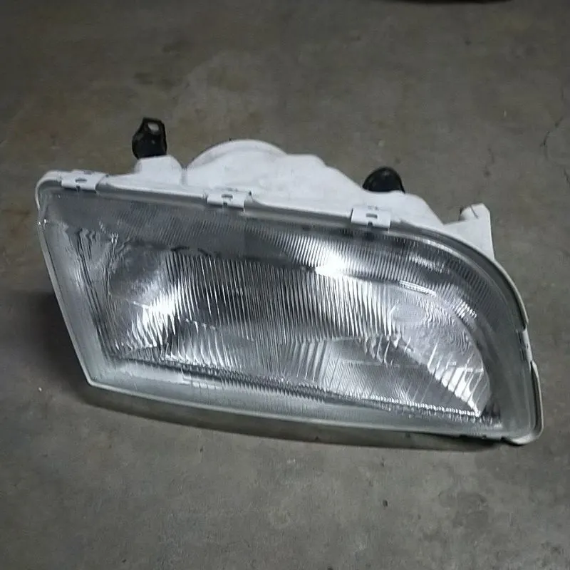 Volvo 460 正廠右大燈
